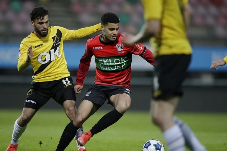 路增添了重 路增添了重